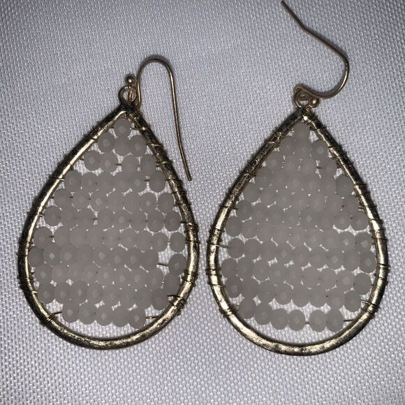 Marlyn Schiff Beaded White Crystal Earrings Tear Drop Dangle Gold Cream Wired - Picture 4 of 8
